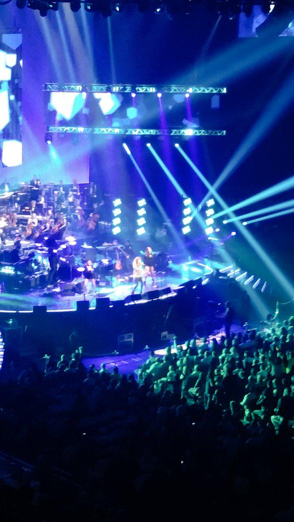BillandMar's tweet photo. Loving @EllaEyre at the #O2 #WearTheRose http://t.co/lmfrs4HCdX