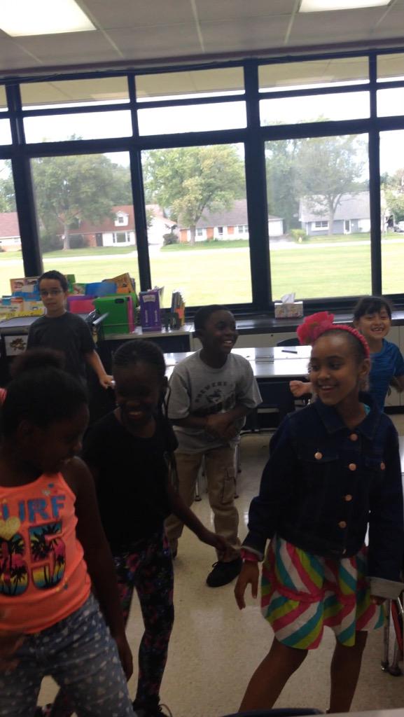 MissZeilenga's tweet photo. 🎶"Sing with me, all together" became 🎶"Stanky leg, all together!" @MsNadiaAlaeddin They love to move 🎶🌟🎶😄 #d161music http://t.co/9Z2bJZyn9v