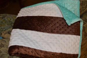 Minky Blanket craftandneedle.com/2015/09/09/min…
