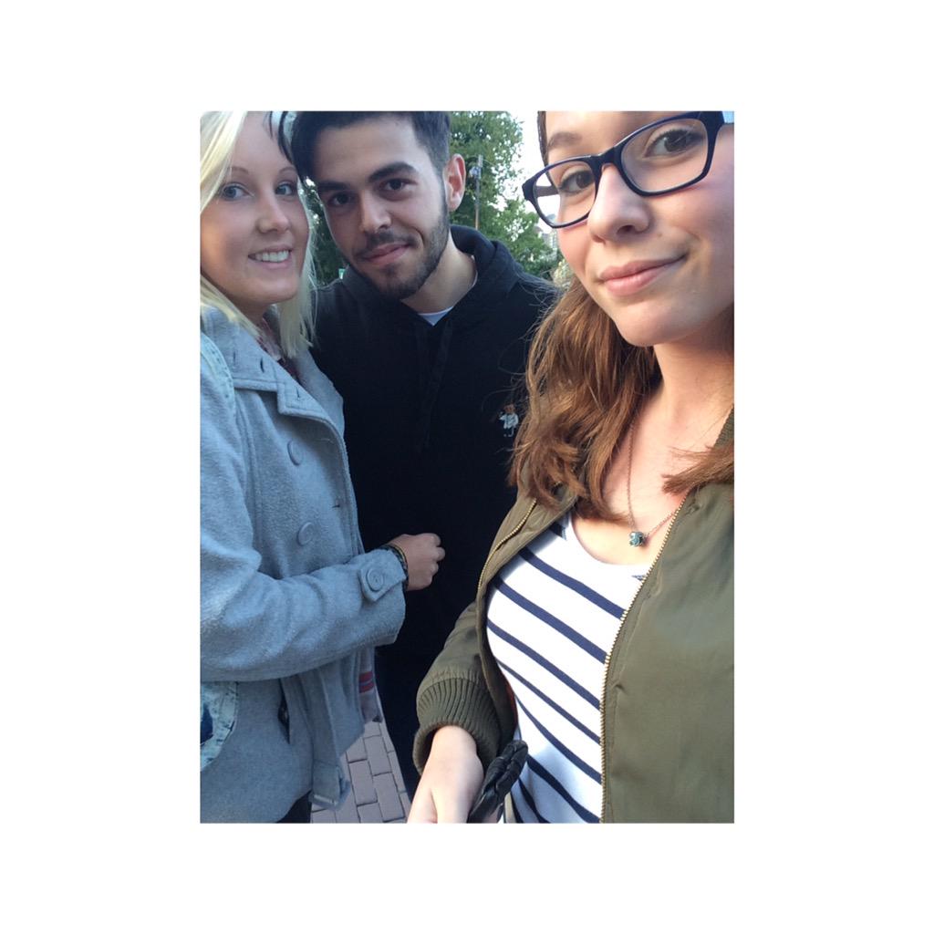 SlayLukeB's tweet photo. I MET JAMES OMGGG http://t.co/98GYVphOuh