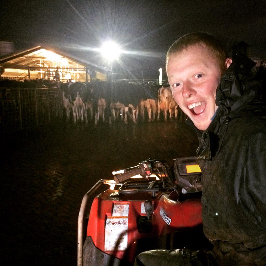 Zoe_Phillips__'s tweet photo. #dayofdairy #dayofdairy15 @theweeklytimes @Simone_Smith04 someone's excited to be up this early.... http://t.co/8O3TfH3BN1