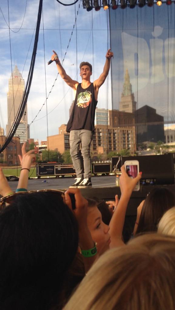 kira_chelle00's tweet photo. Can we go back to 7/18/15 ? Digifest Cleveland was the best day of my life ππβ€οΈ #digifestCLV http://t.co/5Ii1LltvZ9