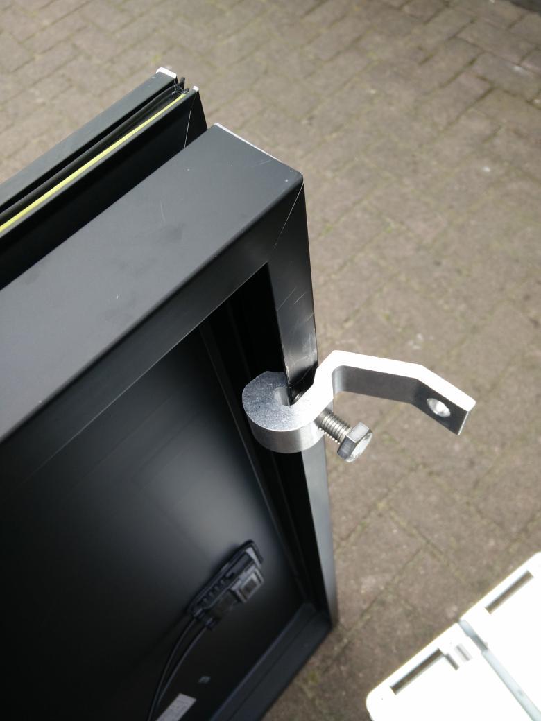 PremiumEnergyNL's tweet image. @PardijsErik @ViridianSolar #ClearlinePV16 i.c.m. #PanelClaw voor #platdakopstelling via @wurthnederland.