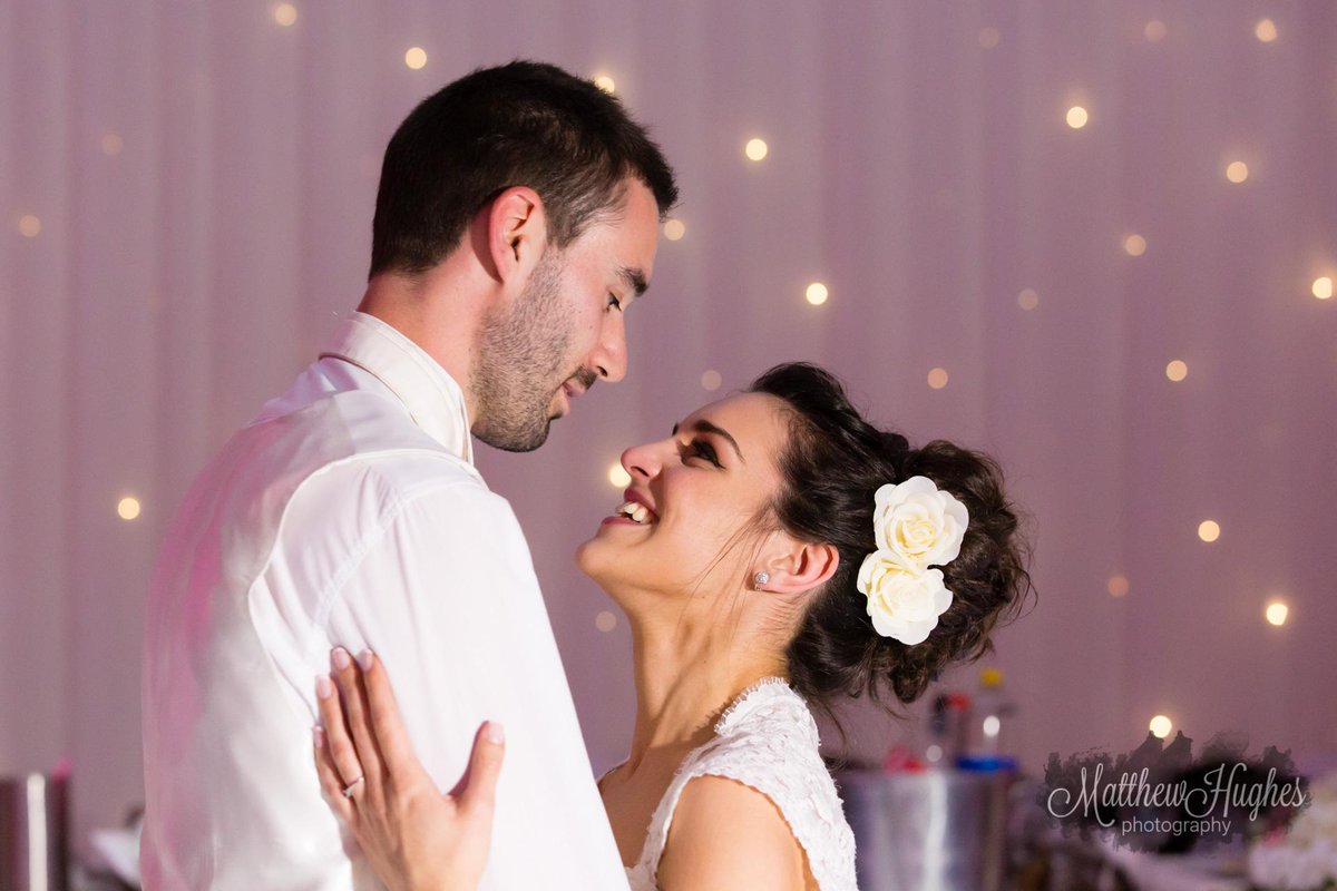 MattHughesPhoto's tweet photo. If worse comes to worse, just look your bride in the eye and tell her you love her. #WeddingHour http://t.co/nz6kISTGmZ