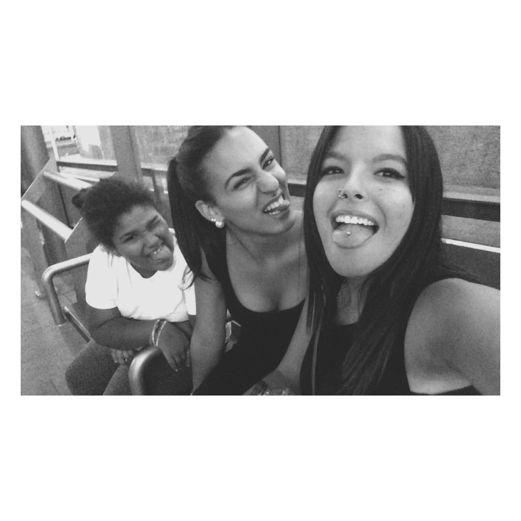 KeylaHA96's tweet photo. como viejos tiempos ❤️ @elizaaabethga http://t.co/InTqwhknGN