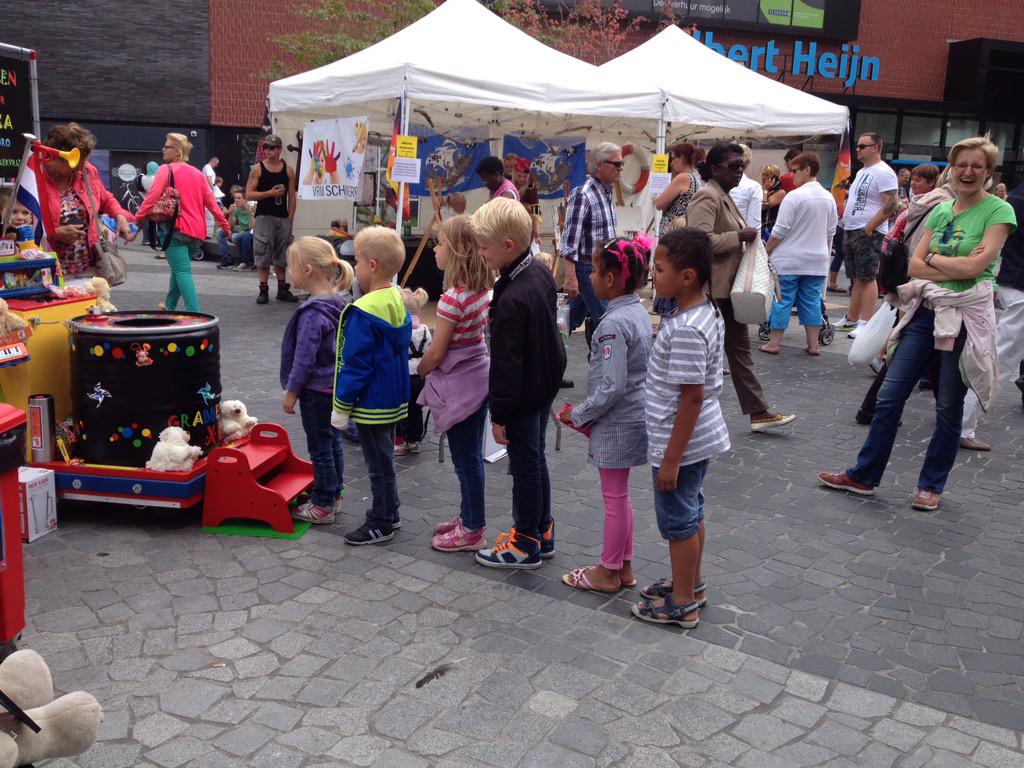 KKlazien's tweet photo. Ik zoek voor de KiKa grabbelton De fb likes van Smiirle te duur Heeft u een kapotte

Gr
K.Korlaar
k.kor@planet.nl http://t.co/JmuEUjwUS5
