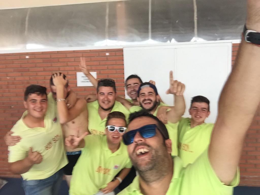 chalosdelbarrio's tweet photo. No podemos devolver tanto cariño. Viva Los toros de sep. 1 millón de gracias a Brozas por tanto. Nos vemos pronto http://t.co/9kumFHT12Z