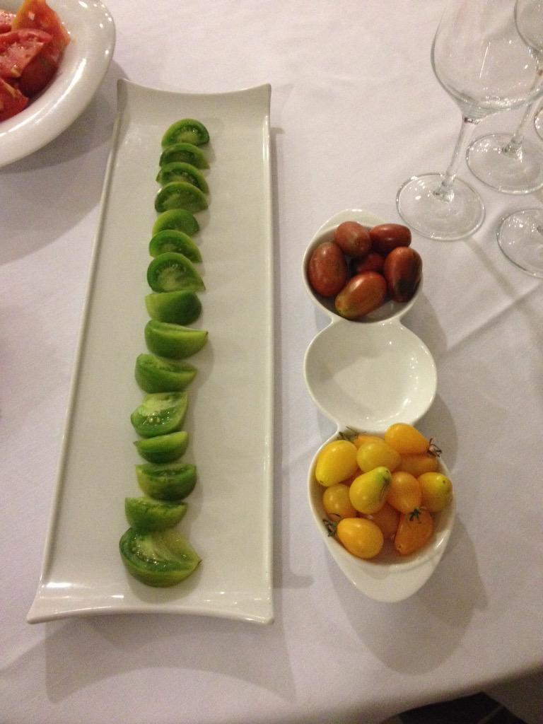 UrbezoWines's tweet photo. Una excelente velada con los tomates de @LaHuertaza y los vinos de #solardeurbezo en @IdilicoRest. Al año que viene + http://t.co/cT7rbYcu30