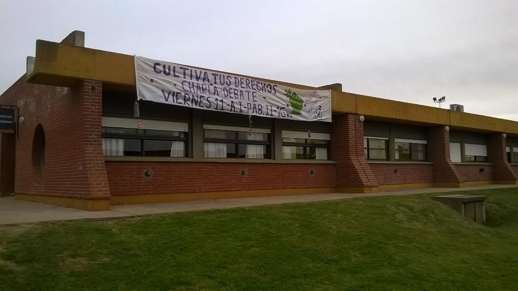 FranjaenHumanas's tweet photo. CULTIVA TUS DERECHOS. Debate con director revista THC y docente d TS. Este viernes, 16hs, aula 1 PII #Despenalizacion http://t.co/Rsz5ym0g2H