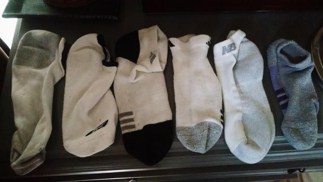 RichardRuccolo's tweet photo. A few of my socks need their own Tinder app. #lonelysocks http://t.co/pvxLs3hvHa