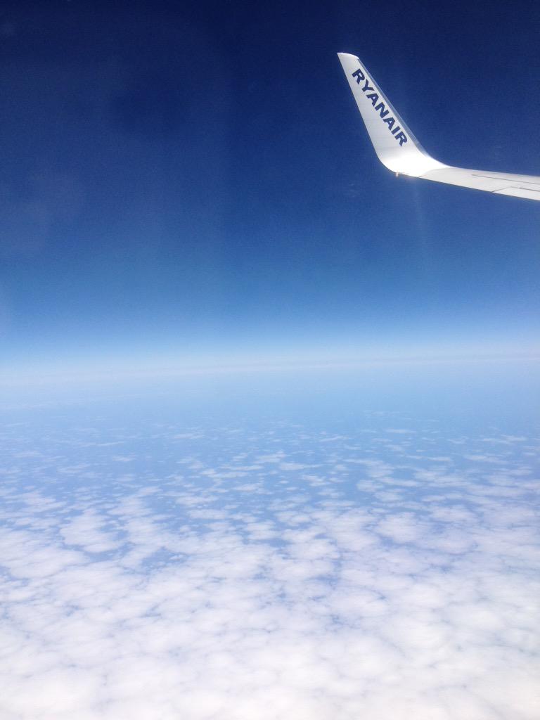 EllenSherman's tweet photo. Take me back #blueskies #airplane #holidayblues http://t.co/72zyvVVPFV