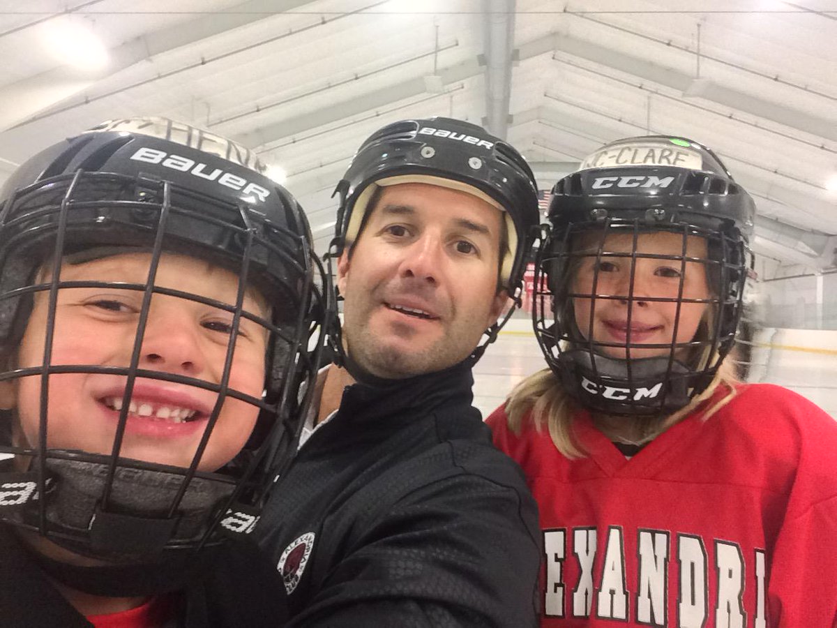 RobbButtweiler's tweet photo. Back on the ice! #what #offseaaon http://t.co/mdLX1I3cXr