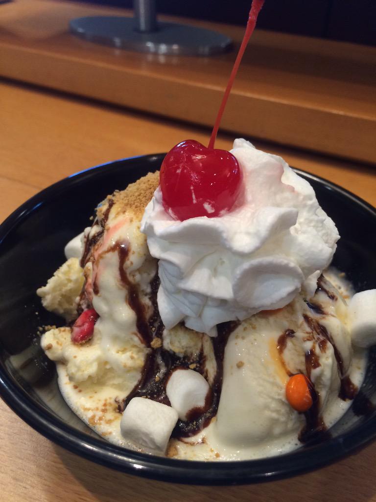 AmyfromWEST's tweet photo. Ice cream sundae bar at #WestCampus #BUdining come on in and see us for a sundae! @BUDiningService #WestIsBest http://t.co/sjKzf9Nd6E