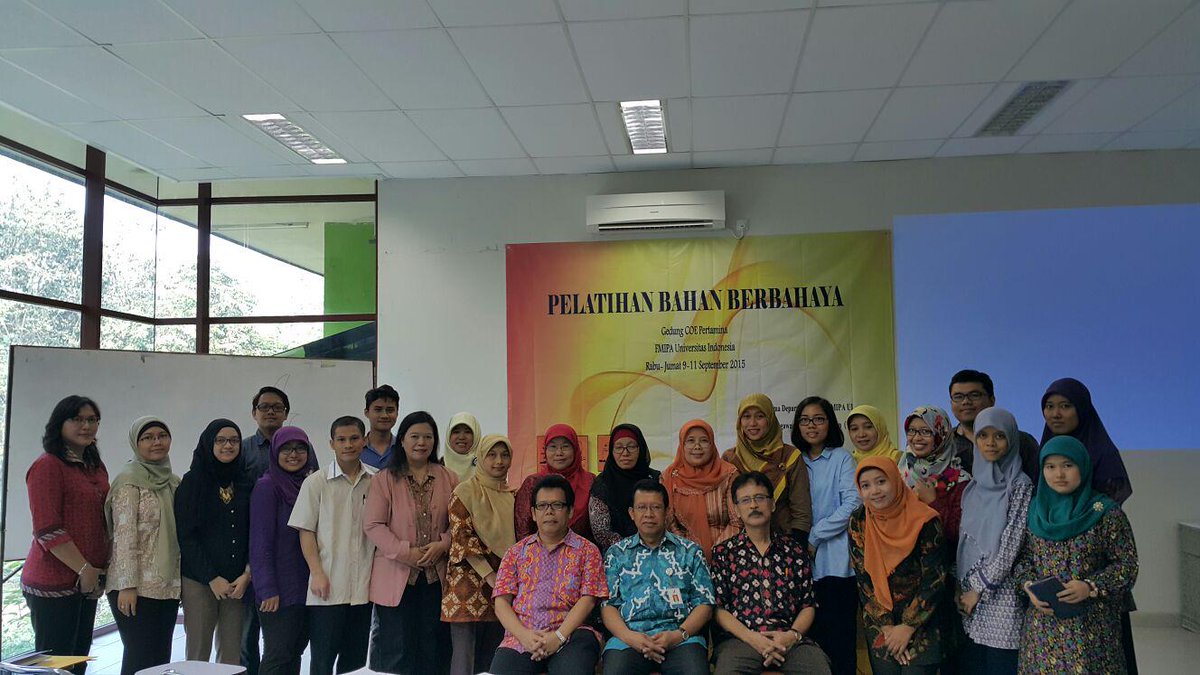 bpom_pbb's tweet image. #PelatihanBahanBerbahaya, kerjasama @BPOM_RI &amp;amp; #FMIPAUI, 9-11Sept15, #WithoutChemistyTheWorldiisNothing @mustofamhi