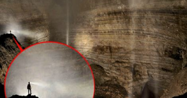 _homes__'s tweet photo. A New World Found Underneath China! It looks like a Science Fiction! http://t.co/MzNadbTZmu http://t.co/K2tp0RiYzu