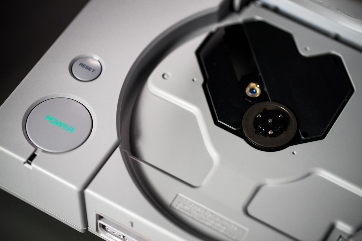 PlayStation's tweet photo. Quiz! Test your original PlayStation knowledge right here: http://t.co/QfOobBWHkc What’s your score? #20YearsOfPlay http://t.co/WsSdQVpXup