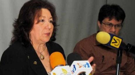 ProfesoresLUZ's tweet photo. La presidenta de la @FAPUV reiteró que los profesores #UniVe no nos reincorporaremos a clases
http://t.co/pIPgOvGLX6 http://t.co/nSpeELjlrS