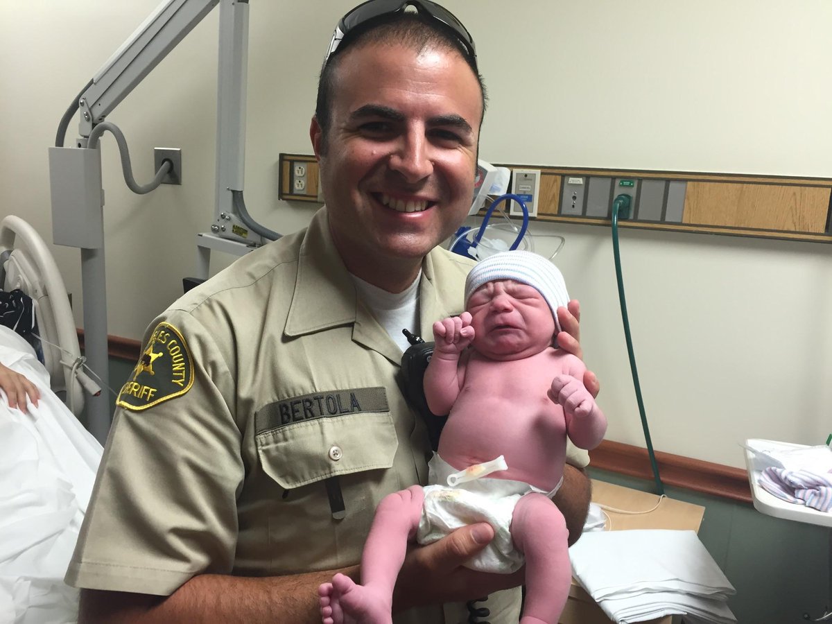 LASDHQ's tweet image. Baby delivered in front seat of car at car wash by a surprised deputy sheriff facebook.com/LosAngelesCoun… #LASD