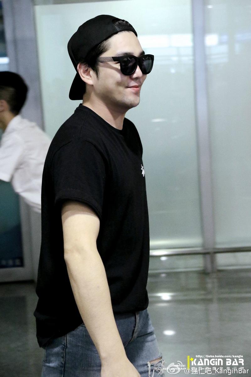 Sup3rJunior's tweet photo. Kangin at Shanghai Pudong Airport (From Korea) [4P] – From 150908 http://t.co/kc0K3PPfQb http://t.co/e3cMtuW0mY