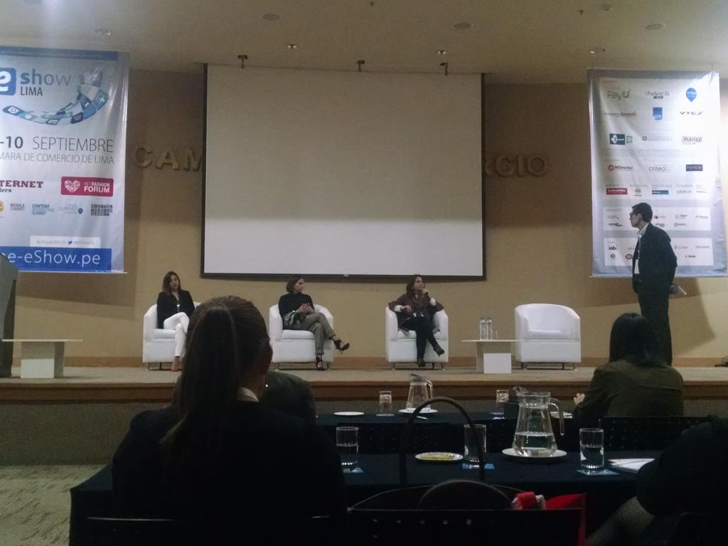 Myoutfie's tweet photo. Presentes en el #NetFashionForum hablando sobre los insights de las mujeres del hoy @eshowpe  #eshowpe http://t.co/0uW6xc5Osx