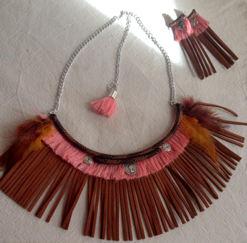 cucaetes3's tweet photo. Ya sabéis los flecos son tendencia este otoño 2015.Os mostramos uno de nuestros diseños para un look boho hippie! http://t.co/qYfLy9Nqrc