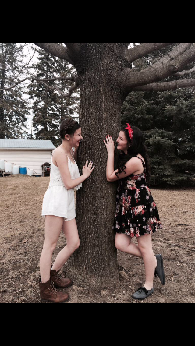 VeronCald__'s tweet photo. happy birthday to this amazing girl <3 love youu @courtneyclarrke http://t.co/p9aFyGL5Jj