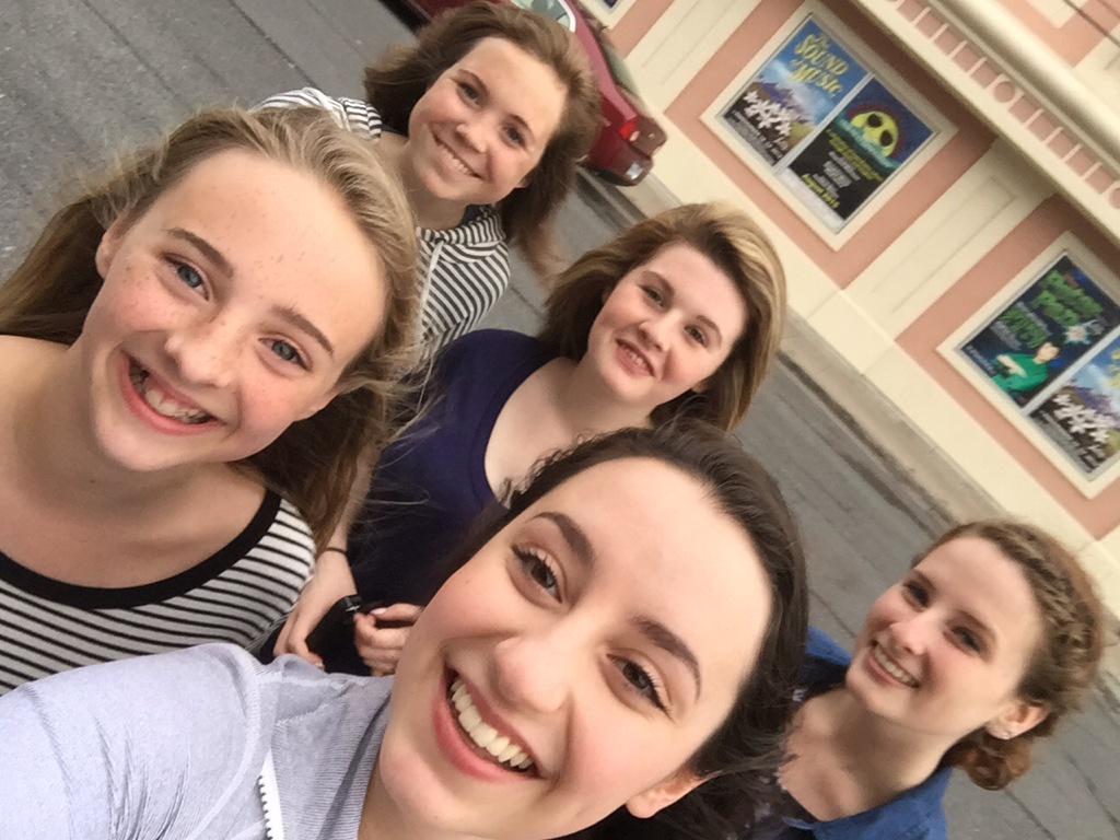 nosirromnnyl's tweet image. Our selfies!! 🍃✨ @Savoy_Theatre  #PeterPanJr