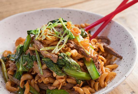 <a href="/JerryMai78/">jerry mai</a>'s nui xao bo stir-fry pasta and beef. bit.ly/ninemsn_stirfry