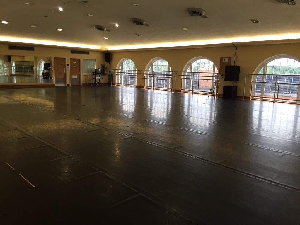_savvy281's tweet image. when I can't ride, I pirouette. #freshspace #ballet #howispentmyafternoon