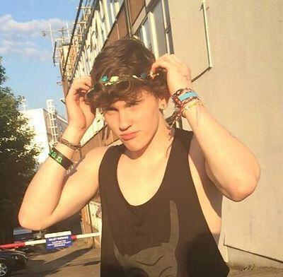 leviaspoems tweet picture