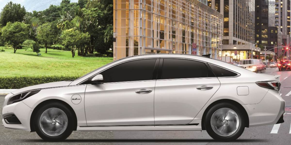 Hyundai_Global's tweet photo. Meet the #driverfriendly, #ecofriendly #Sonata #PHEV, part of #Hyundai's eco car family: http://t.co/wZyE2W5ewK http://t.co/HQN5tD270D
