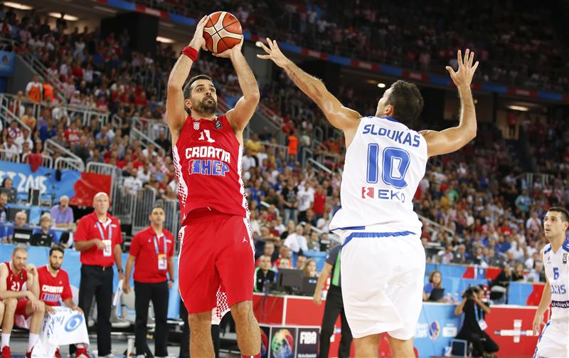 Kruno Simon sta segnando 17.0 ppg con 4.3 assist, 5.5 rimbalzi, il 61.1% da tre. #meninred