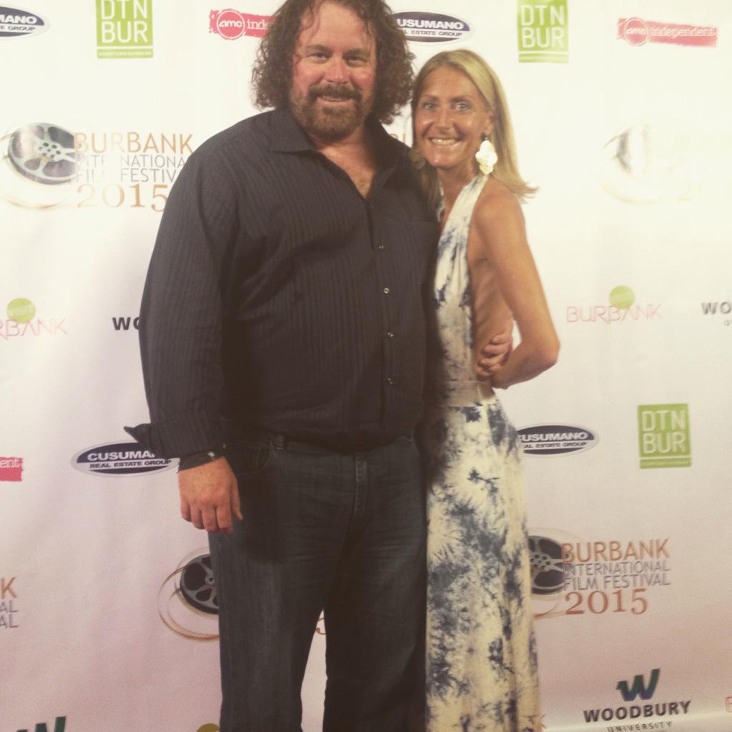 Elizabeth_B_T's tweet photo. Had the most wonderful evening #hoovey premiere @JeffreyAlanRect @burbankfilmfest http://t.co/SYobdsUj92