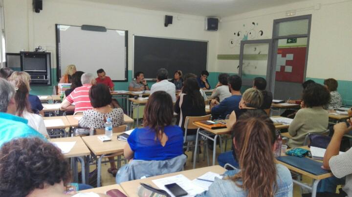 El claustre reunit acabant de preparar l'inici de curs.