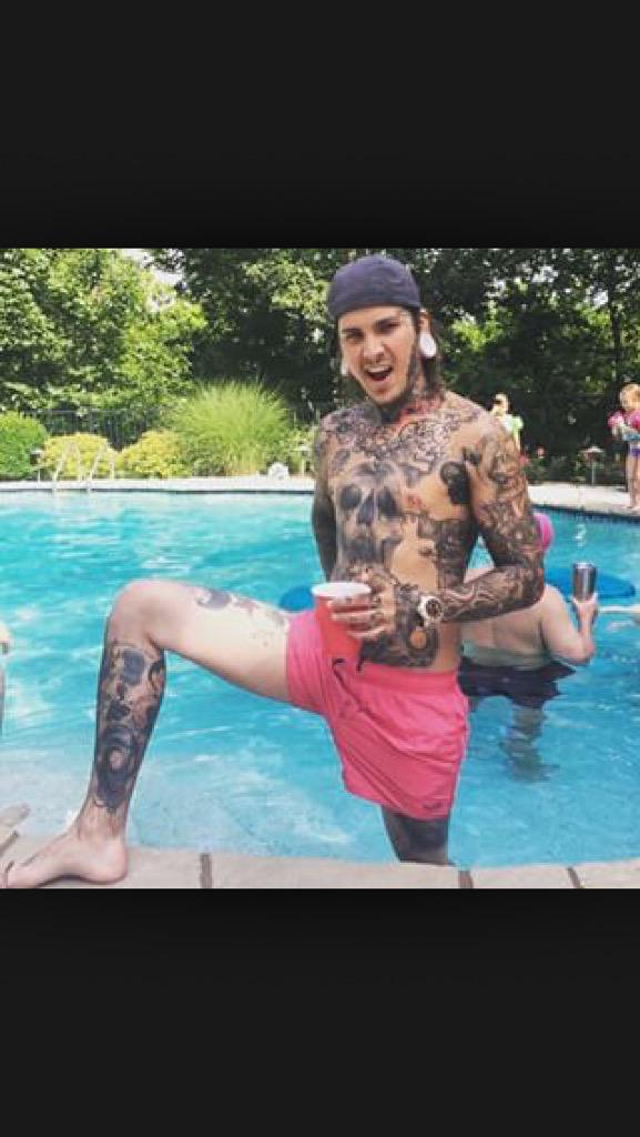 vannahjoexo's tweet photo. Omg if he isnt bae material idk what is ๐๐๐๐๐๐ฏ๐๐ผ #tylernolan #InkMaster #love http://t.co/v84RpAMURb