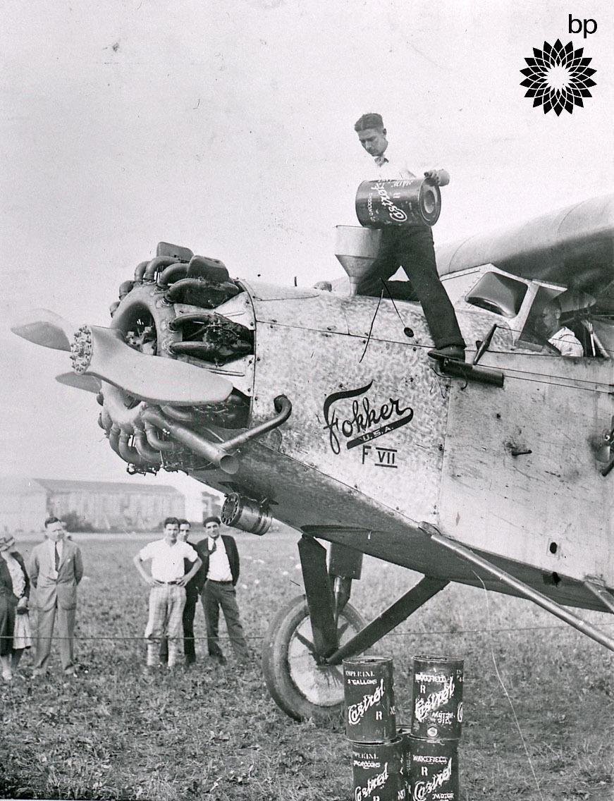 bp_India's tweet photo. Capt. Barnard's plane being refuelled with @Castrol after #fastestflight record from #India to England in 1928. #TBT http://t.co/SPyF0gjU5H