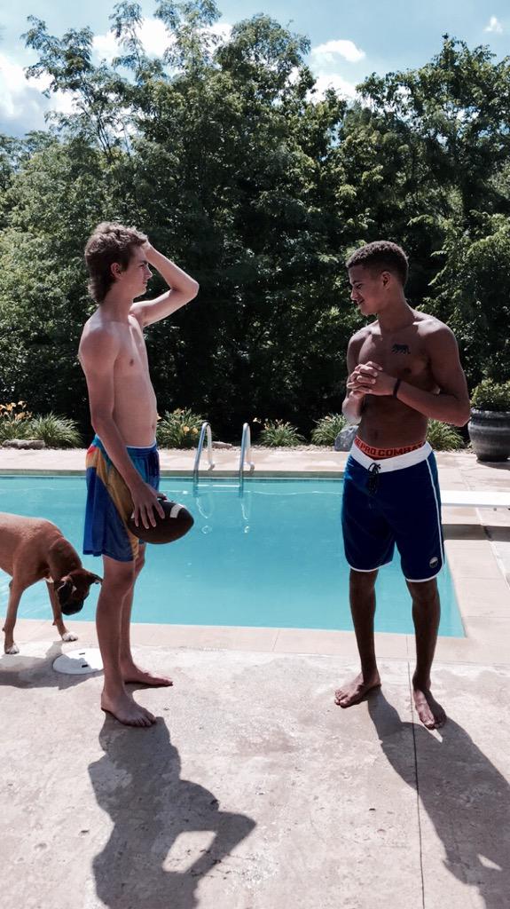 dustinbrewer10's tweet image. Happy birthday to my boy @djfrost_4  loved you since day 1, Won't stop loving you till the end #dunksession❤️