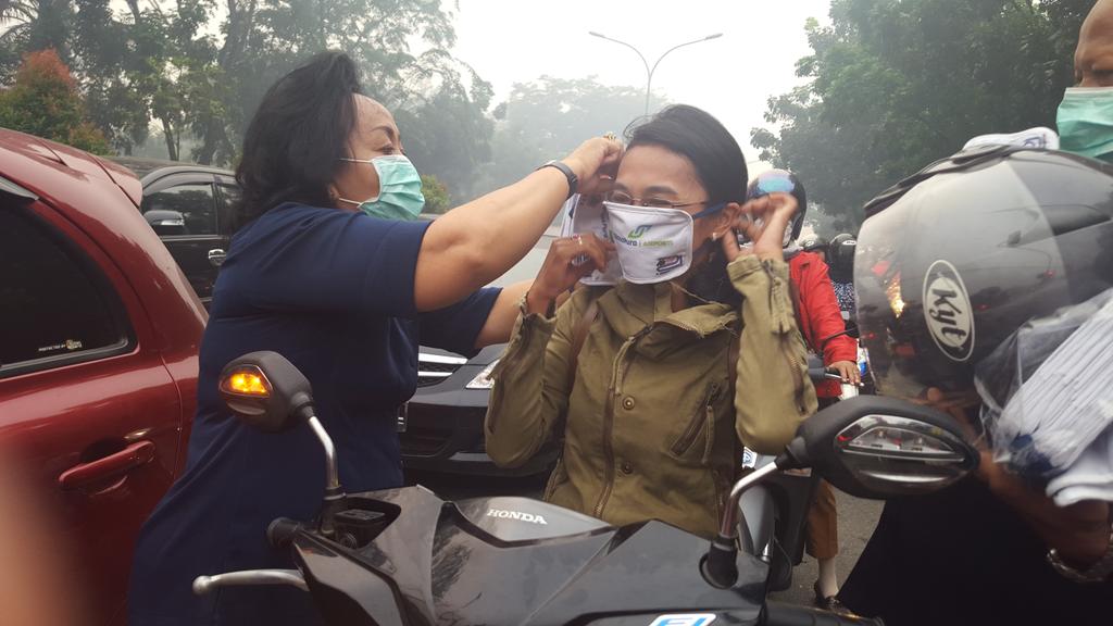 Hari ini PMI Prov Kalbar bagi bagi masker gratis sebanyak 20 ribu buah.