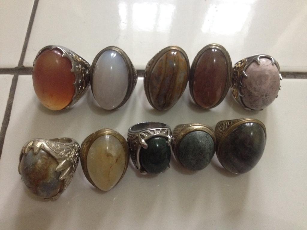 yumcrypto's tweet photo. Gak ngerti batu gue, bantu jualin aja. 2jt dapet semua, nego dah ampe jadi... http://t.co/zDXV8tqHk1