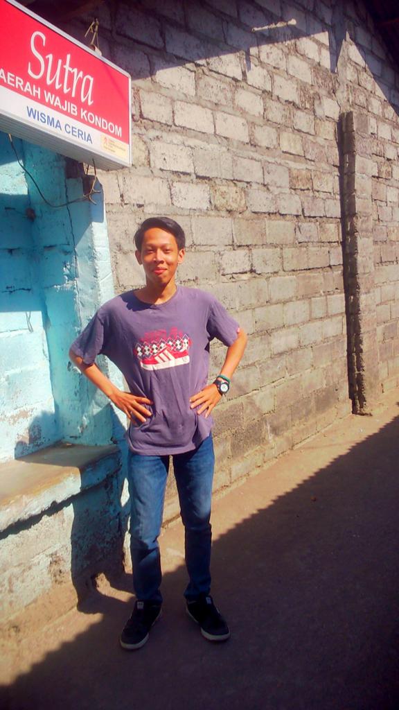 Alangkah indahnya setiap wisma di endorse sama sutra dan kawan kawan nya heheee