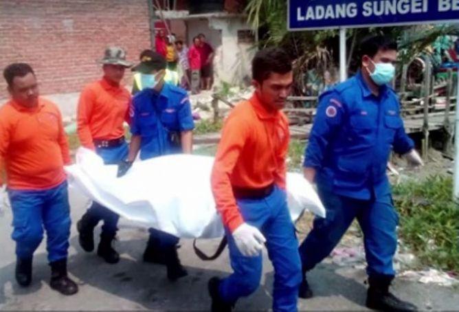 Metro_TV's tweet image. Ada Bekas Ikatan di Kaki Jasad Korban Kapal Tenggelam Malaysia goo.gl/E3AMRp