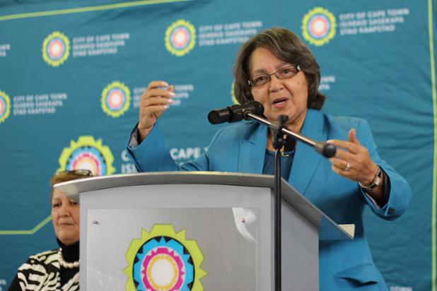 HBpartnership's tweet photo. Mayor @CityofCT announces fresh way forward for #hangberg http://t.co/yCSOWJeB0T #houtbay http://t.co/CdhxKnzOEn