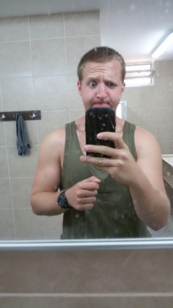 tomerm43's tweet photo. שואל את עצמי למה היום הנל לא נגמר למה למה עולם אכזררר http://t.co/RQfkLcXXSw