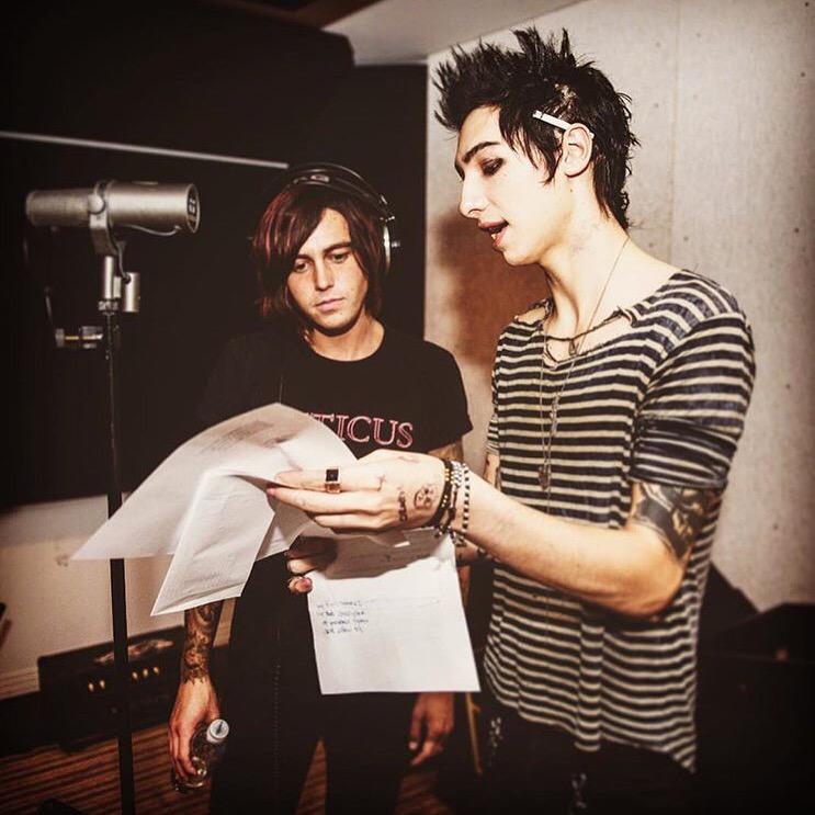 RemingtonLeith's tweet image. Who's excited to hear @Kellinquinn on @PalayeRoyale's track 'Ma Chérie'? #PalayeRoyale #DebutAlbum