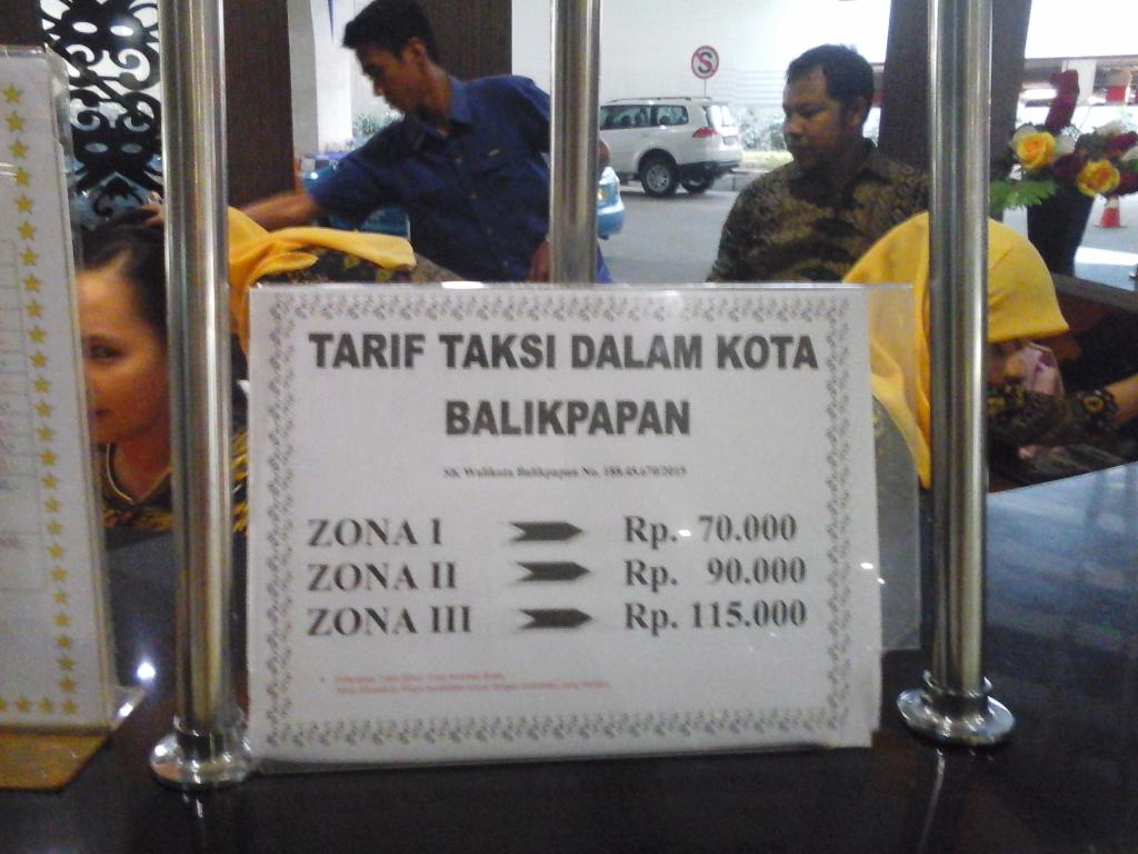 fosilkaliber's tweet photo. #IniBalikpapan "@KotaBalikpapan: Buat yg dr luar gak ada jemputan, tarif taksi resmi perzona ini harganya. http://t.co/XKZWvENqXH"