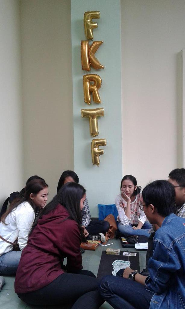 Hai haiii kita ada di samping audit nih lagi buka oprec dan kalian juga bisa loh ikutan main kartu tarot sama kita2