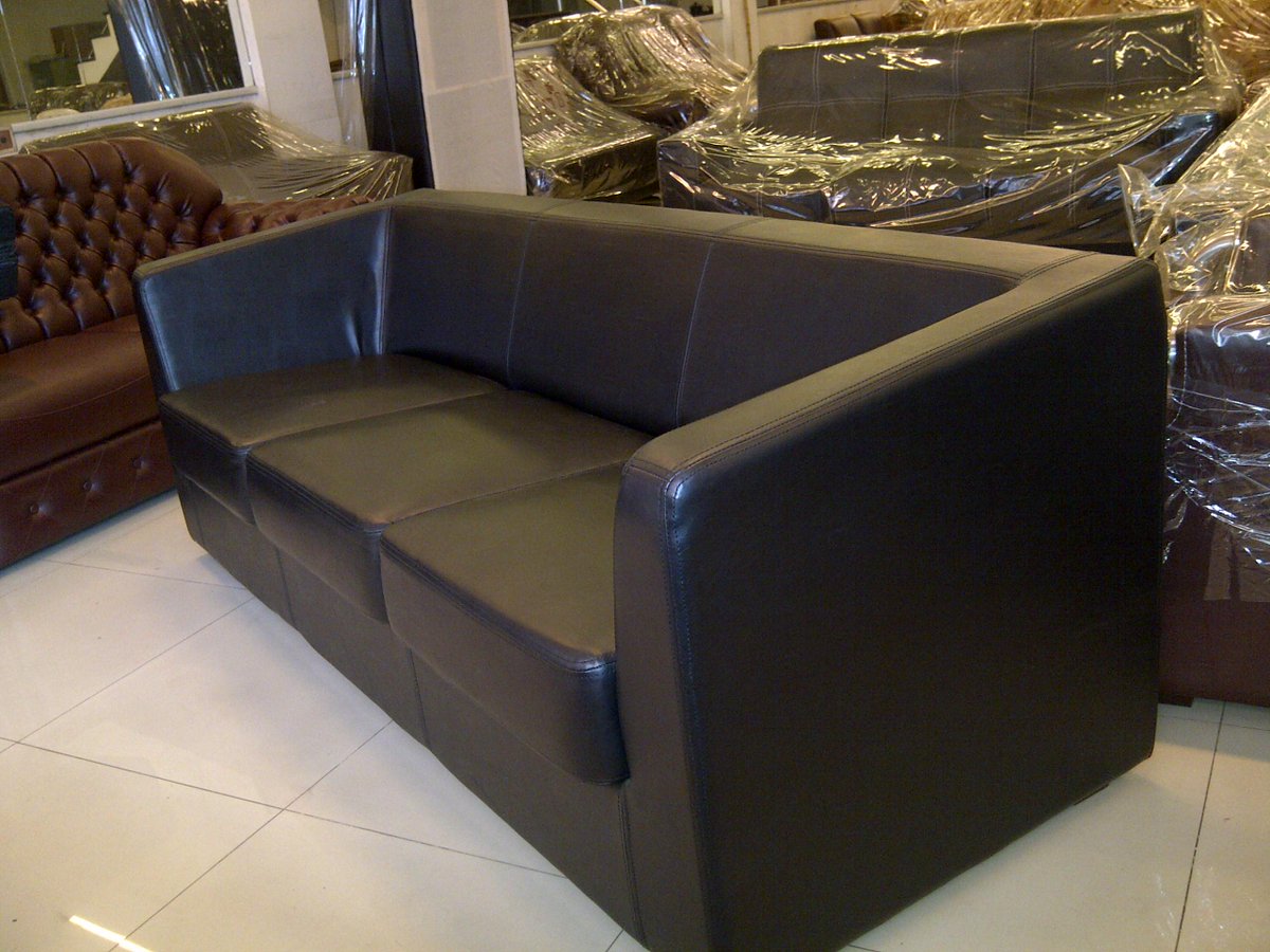 bursaSOFA's tweet photo. Sofa shelley 3 seater bahan oscar. #SofaBandung #SofaCimahi #SofaLembang #SofaMinimalis http://t.co/QBVzqRQ37o