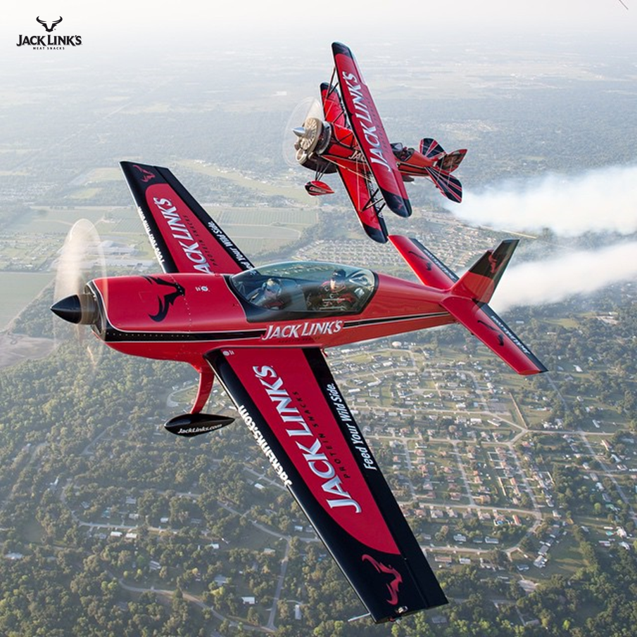 Climb into the cockpit of the two-seater and test the limits of #gravity : jacklinks.eu/en/jacks-world…  #FlyAway