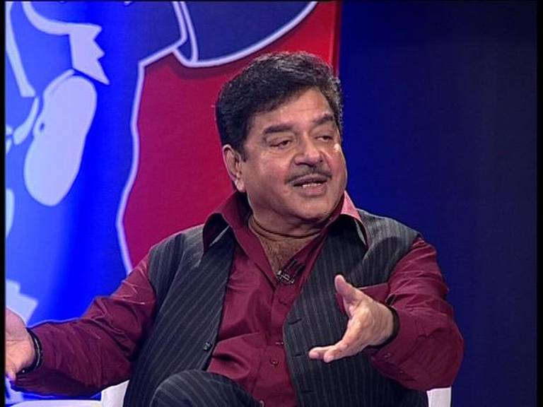 ABPNews's tweet image. &apos;Hawaabaazi&apos;, &apos;Hawalabaazi&apos;, all are &apos;Jumlebaazi&apos;, says @ShatruganSinha 

abplive.in/india/2015/09/…