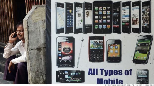 CNNBusiness's tweet photo. #India has 700 million mobile phone users, but not one single #Apple store  http://t.co/kgeiQy08t2 $AAPL http://t.co/NHa0AQMZfd